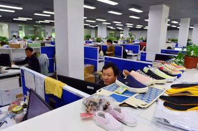 从15万人到智能工厂 广东鞋厂在越南的数字化转型之路
